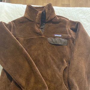 Woman’s Patagonia Pullover.